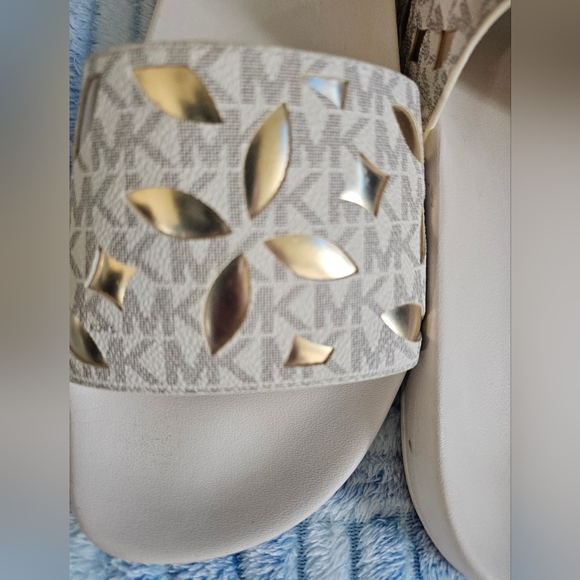 Michael Kors Cream Sandals with Intricate Design - Picture 2 of 3